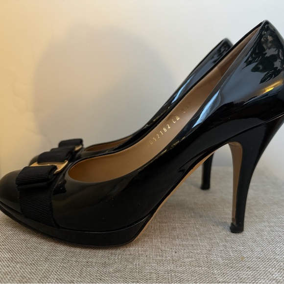 Salvatore Ferragamo Black Patent leather Bow High Heel Pumps 7.5 - Picture 5 of 10
